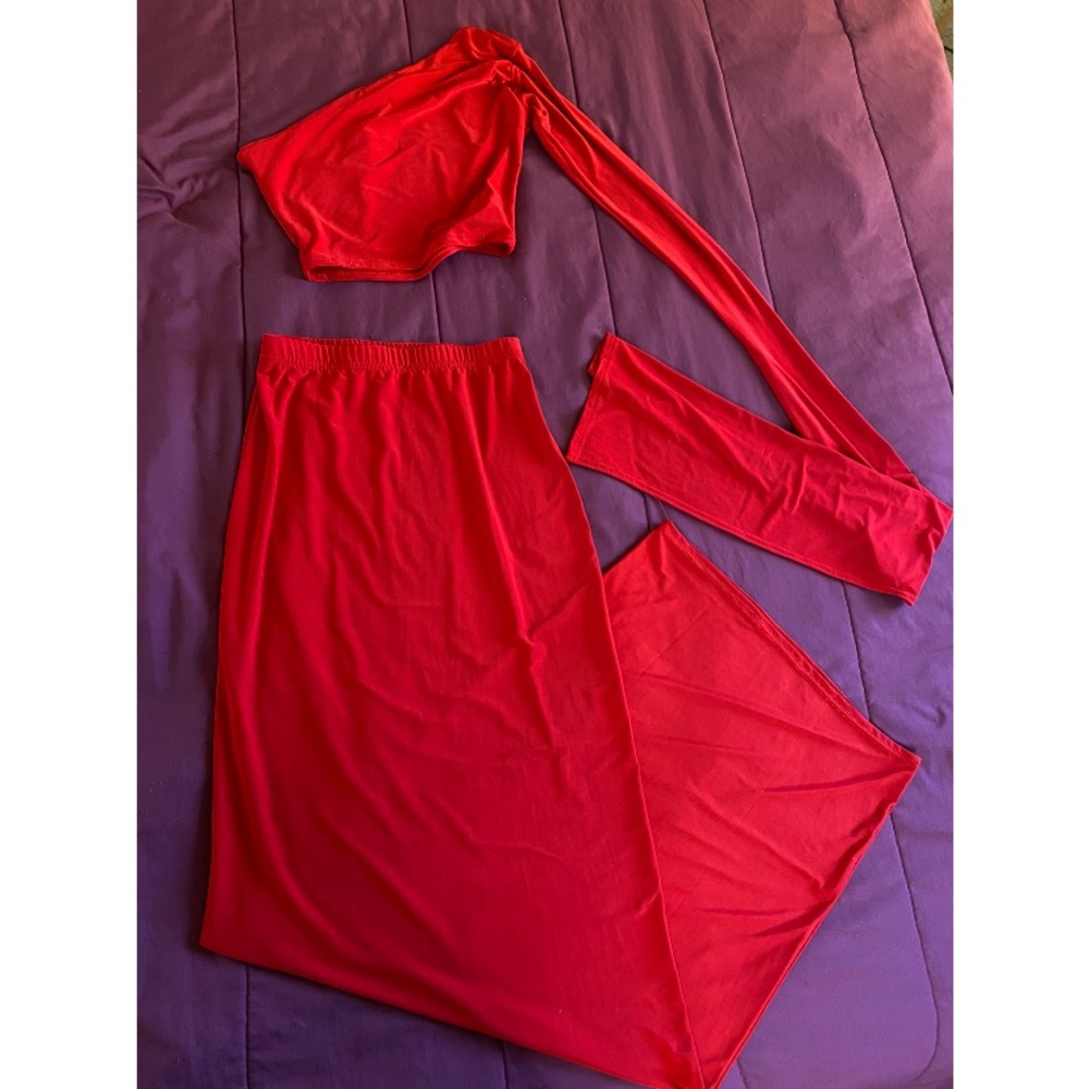 STUNNING red two piece skirt SET! - Picture 5 of 5
